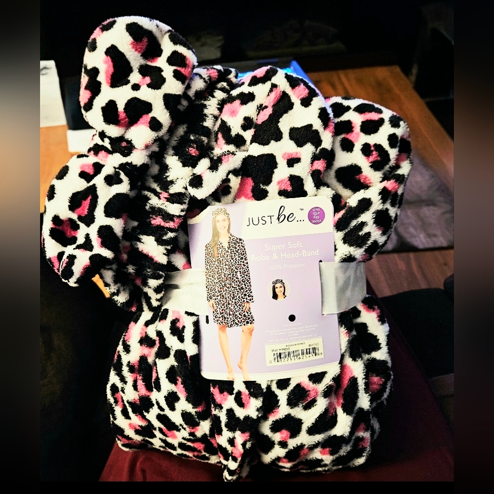 Just Be Leopard Print 2pc Robe & Headband Set